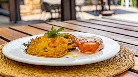 Restaurant & Deck | Misty Mountain